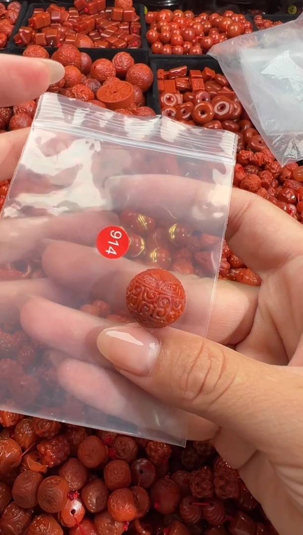 南红玛瑙未镶嵌颈饰1