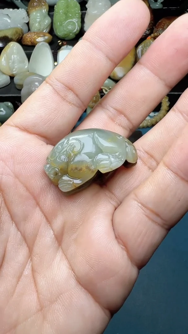 未镶嵌和田玉挂件-