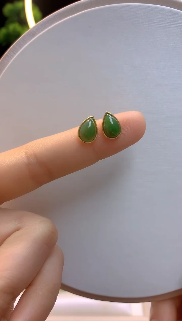 【闪购商品】和田玉耳钉银S925镀金镶嵌碧玉水滴耳钉