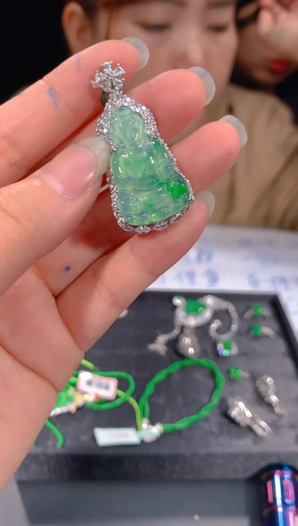 【闪购商品】定制翡翠未镶嵌67定制翡翠，多样性发货（发其一）