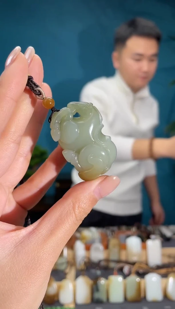 颈饰未镶嵌和田玉1