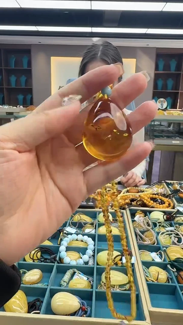 琥珀颈饰未镶嵌153秒拍号 假一罚三