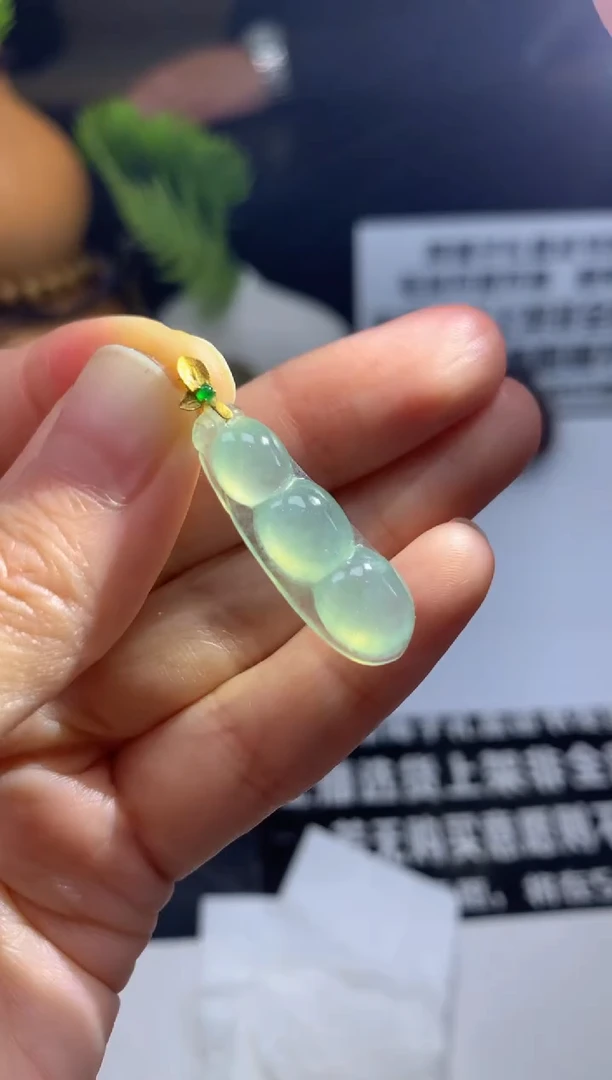 颈饰18K金镶嵌翡翠惜***y---100159