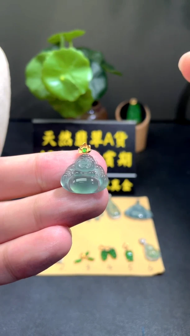颈饰18K金镶嵌翡翠翡翠A货