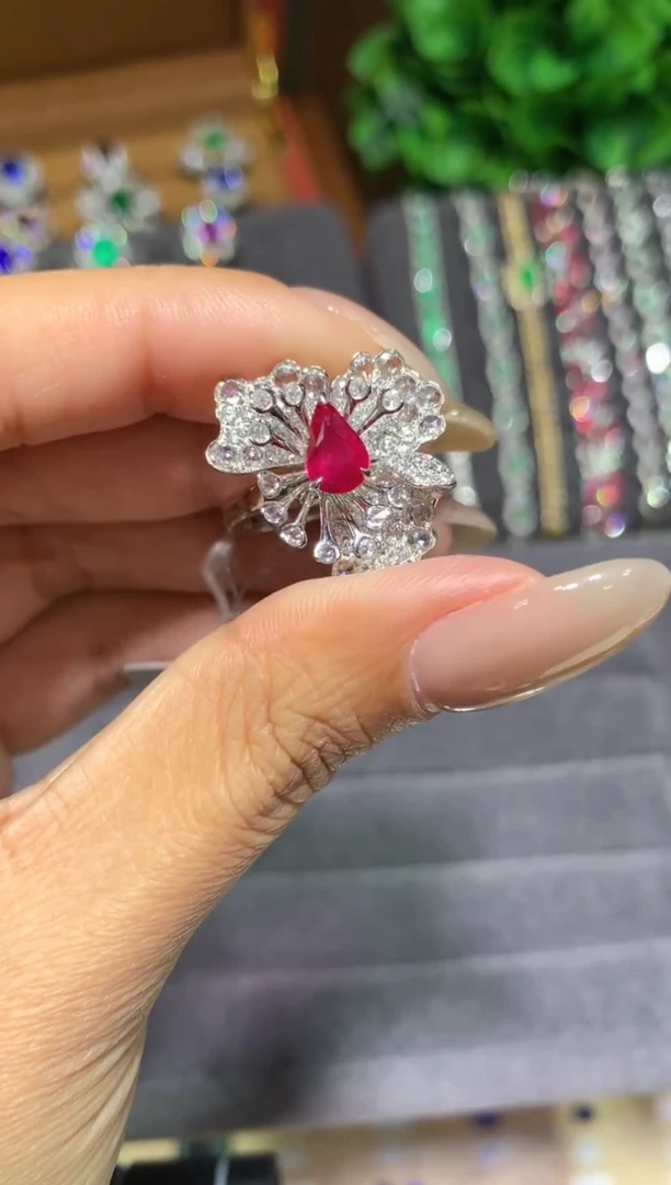 18K金镶嵌戒指红宝石1.05ct