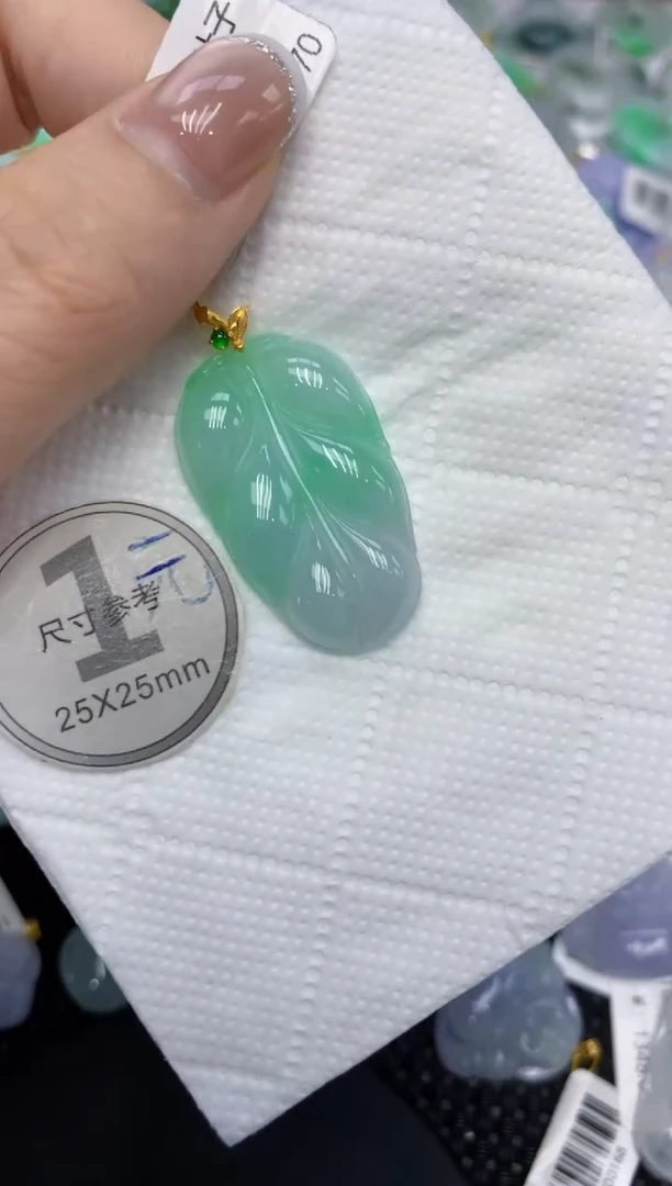 颈饰18K金镶嵌翡翠111111111