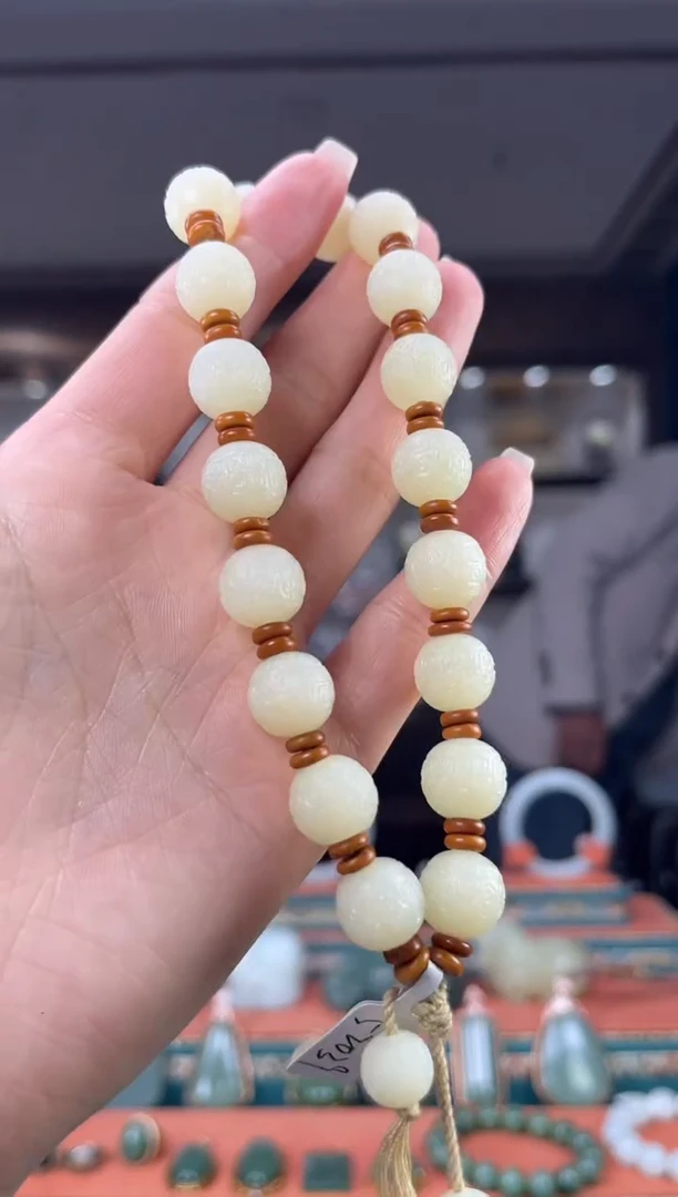 颈饰未镶嵌和田玉佩佩