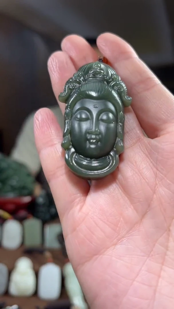 颈饰未镶嵌和田玉··