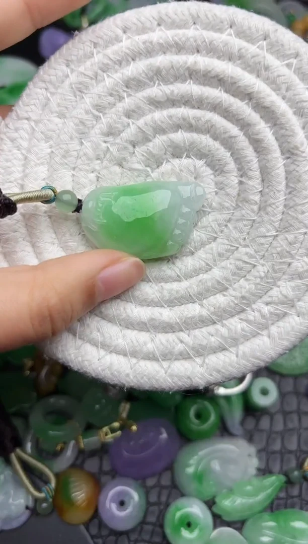 颈饰未镶嵌翡翠缅甸翡翠吊坠