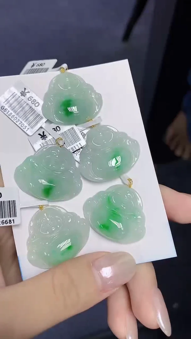 翡翠18K金镶嵌颈饰天然缅甸翡翠A货多样性发其一