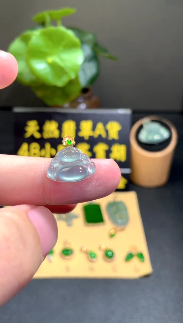 颈饰18K金镶嵌翡翠翡翠A货