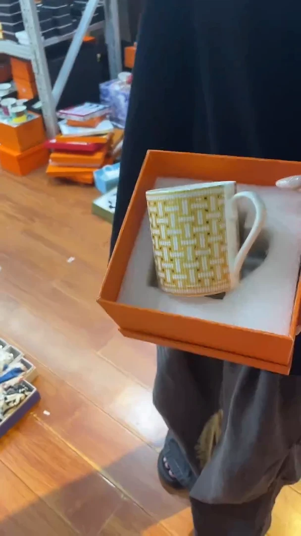杯鸿辉家品牌瓷器，京东包邮！