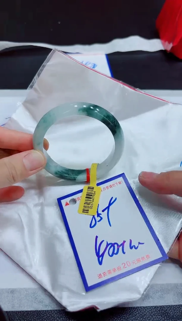 翡翠手镯未镶嵌1