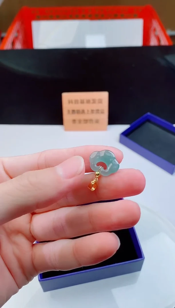 颈饰未镶嵌翡翠     ·
