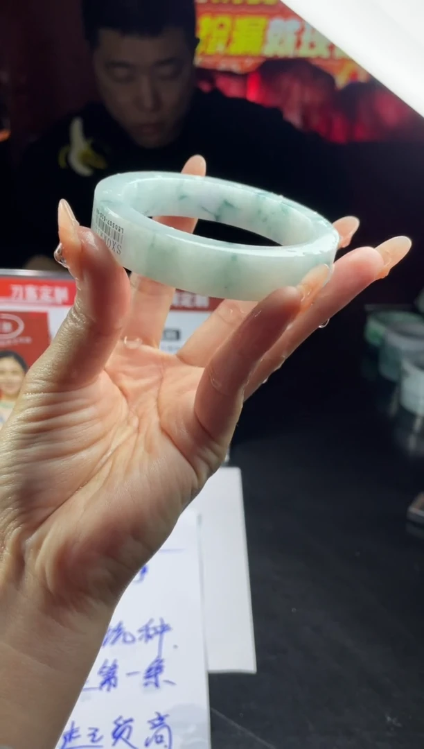 【闪购商品】定制翡翠手镯未镶嵌手镯DDH/发一件