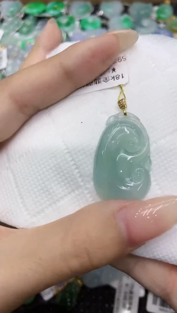 翡翠18K金镶嵌颈饰111111111111