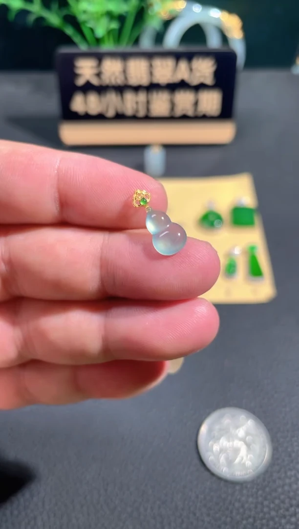 翡翠18K金镶嵌颈饰翡翠