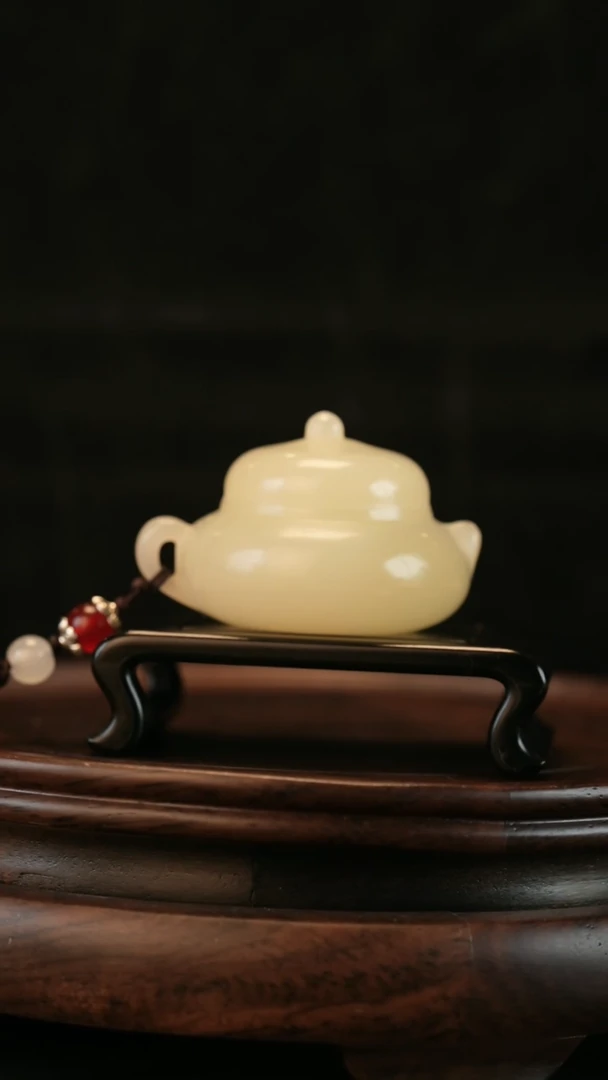 云南石竹叶青雕刻：把把壶