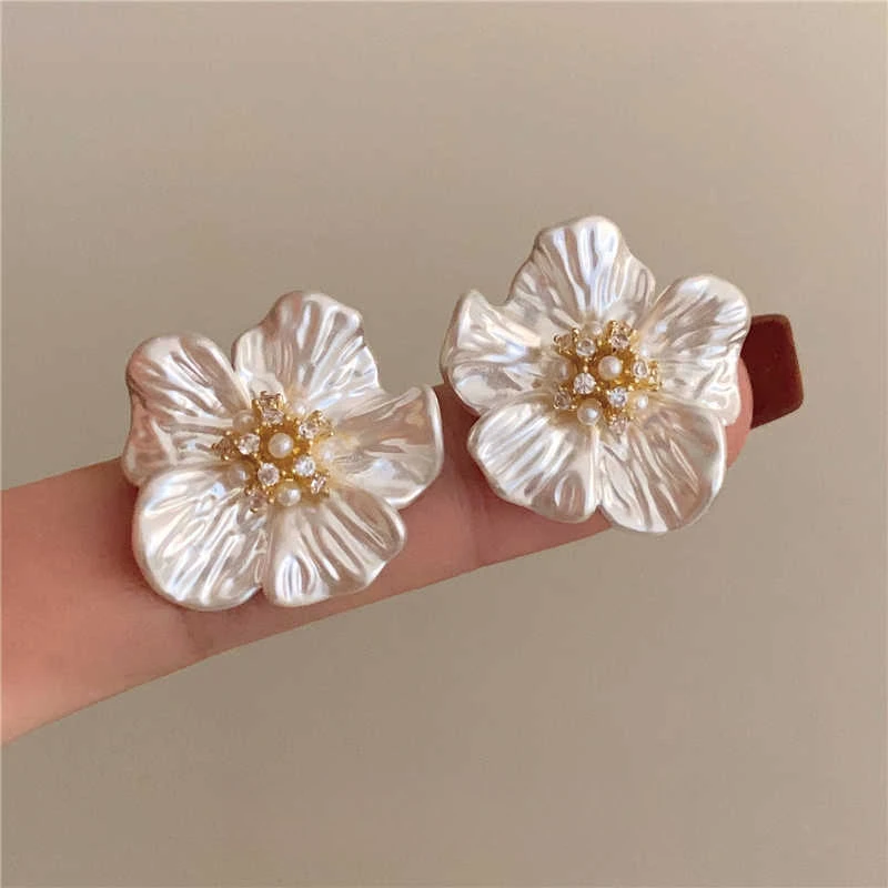 铜合金耳饰 法式复古轻奢小众花朵珍珠耳钉精致香风温柔时尚耳环
