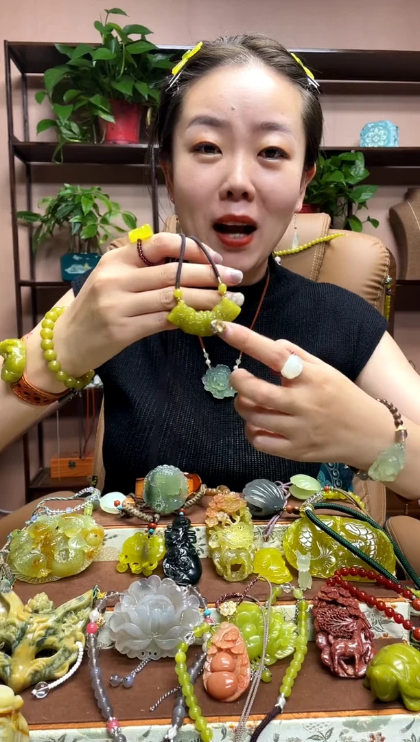 未镶嵌岫玉吊坠多样性发货发其中之一
