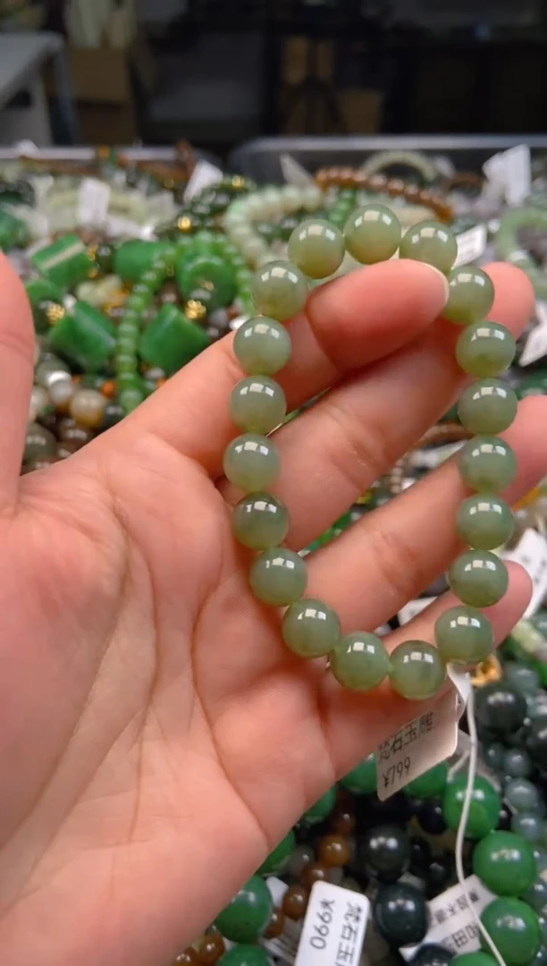 和田玉未镶嵌颈饰1