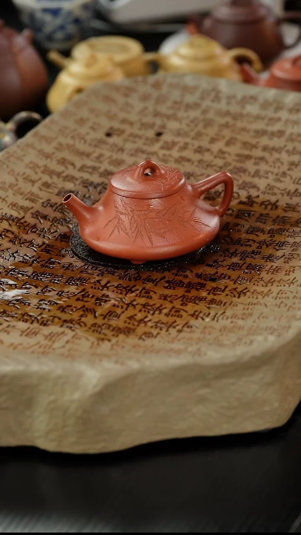 茶壶紫砂S****?刻绘喜门降坡曲瓢140cc