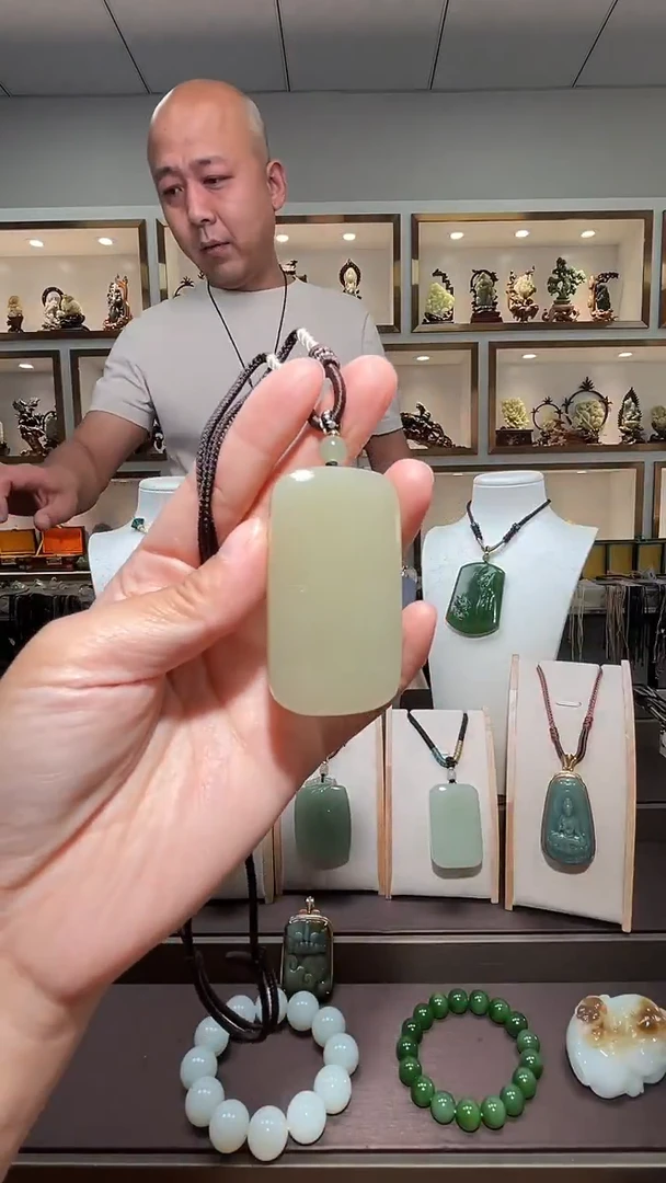 和田玉未镶嵌颈饰苏