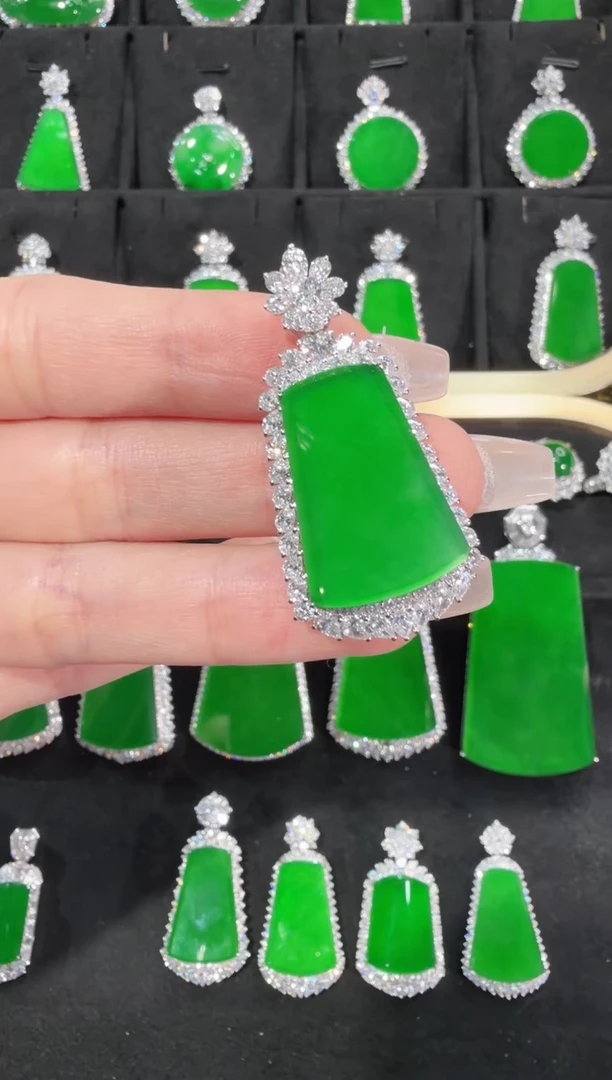 颈饰18K金镶嵌翡翠无事牌天然A货翡翠72h鉴赏期