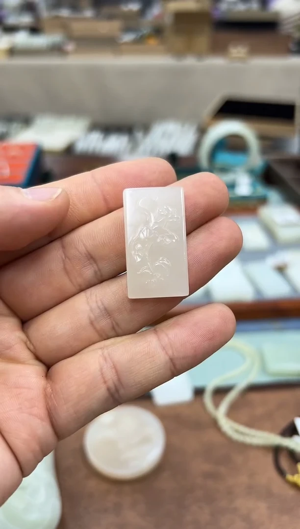 【闪购商品】和田玉吊坠未镶嵌藕粉如意