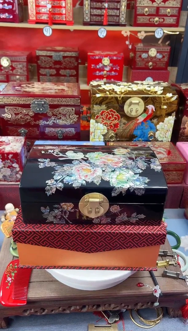 娜***草24厘米元宝款千层漆满面螺钿黑底铜扣牡丹喜鹊