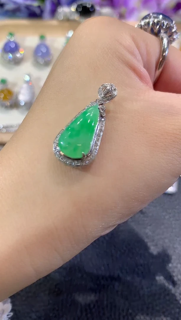 吊坠(不含链)18K金镶嵌翡翠A15