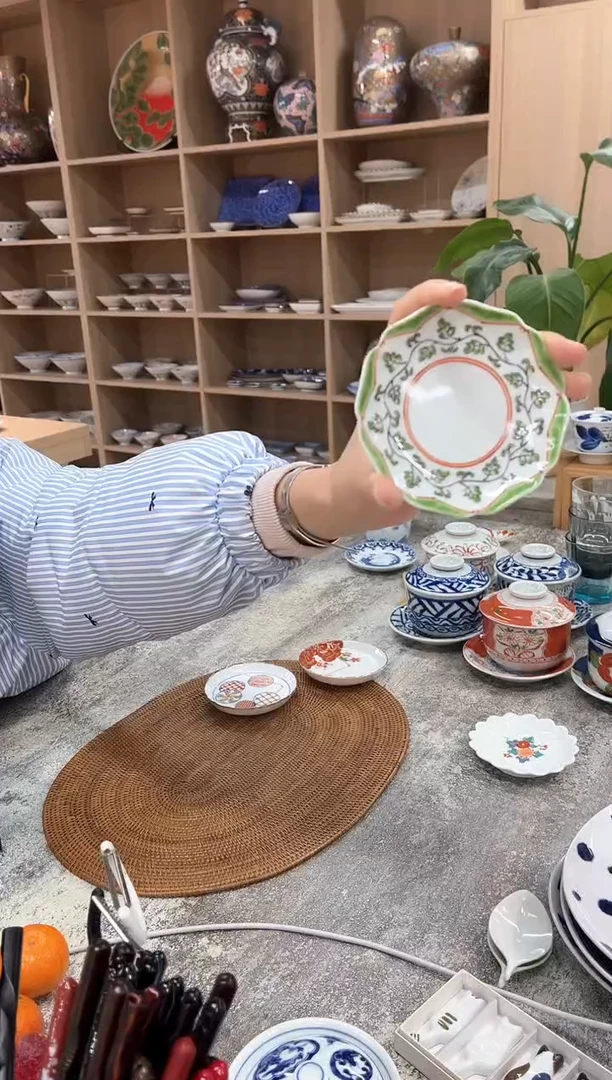 【闪购商品】瓷片F-18 色絵唐草富士山図 輪花皿