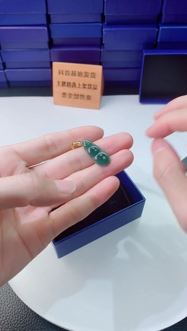 翡翠未镶嵌颈饰1111111111