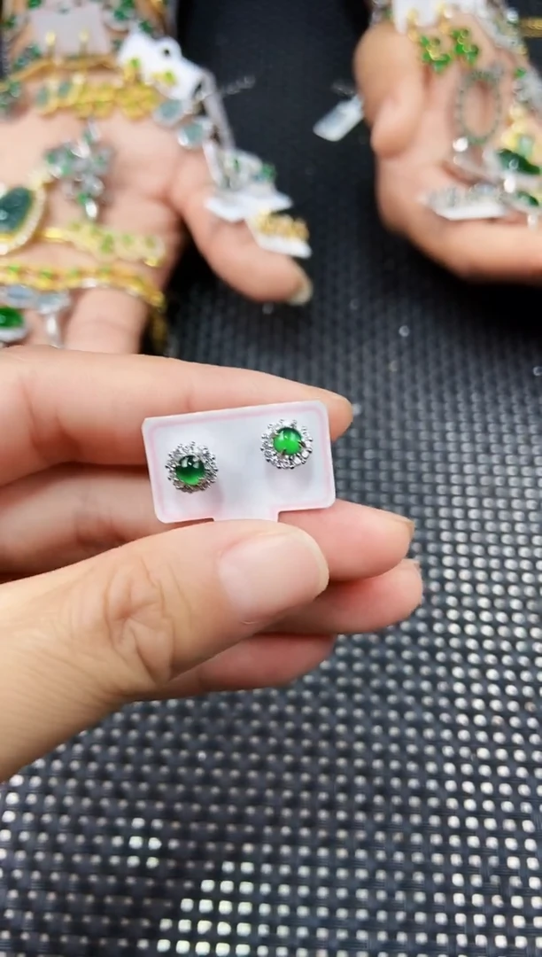 翡翠未镶嵌耳饰1111111111