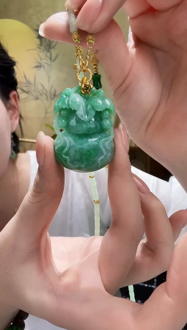 颈饰未镶嵌翡翠吊坠