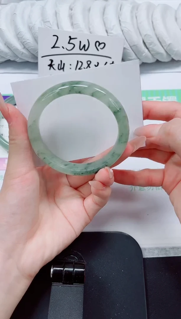 石英质玉手镯未镶嵌183/58.9