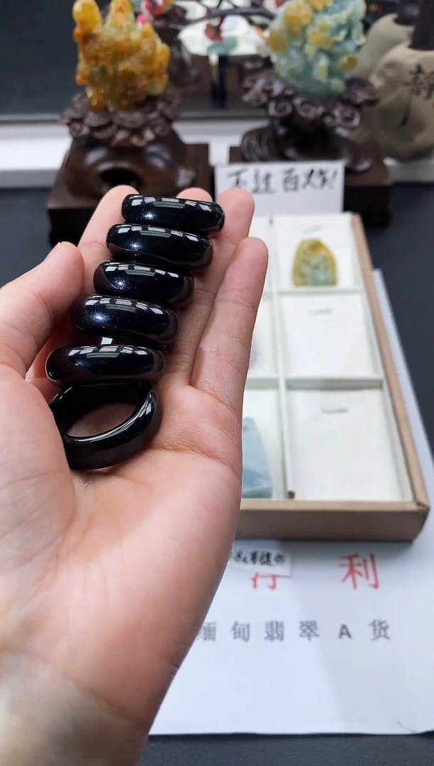 颈饰未镶嵌翡翠天然缅甸A货翡翠随机发一件