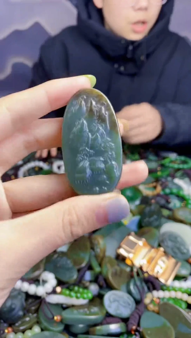 颈饰未镶嵌和田玉1