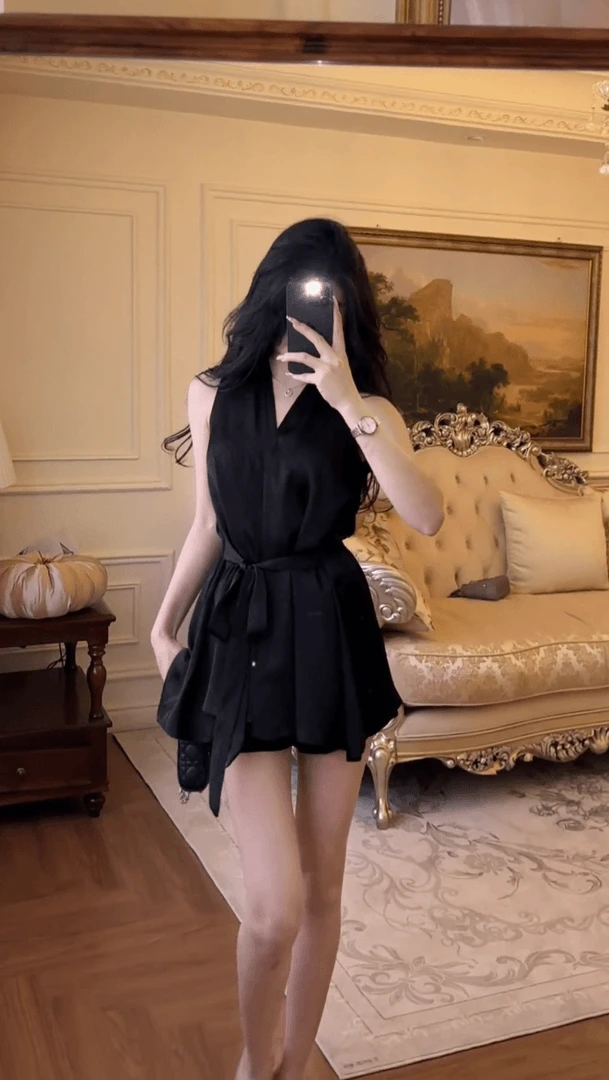 缎面设计感法式V领无袖绑带上衣女夏季新款短裤子时尚套装两件套