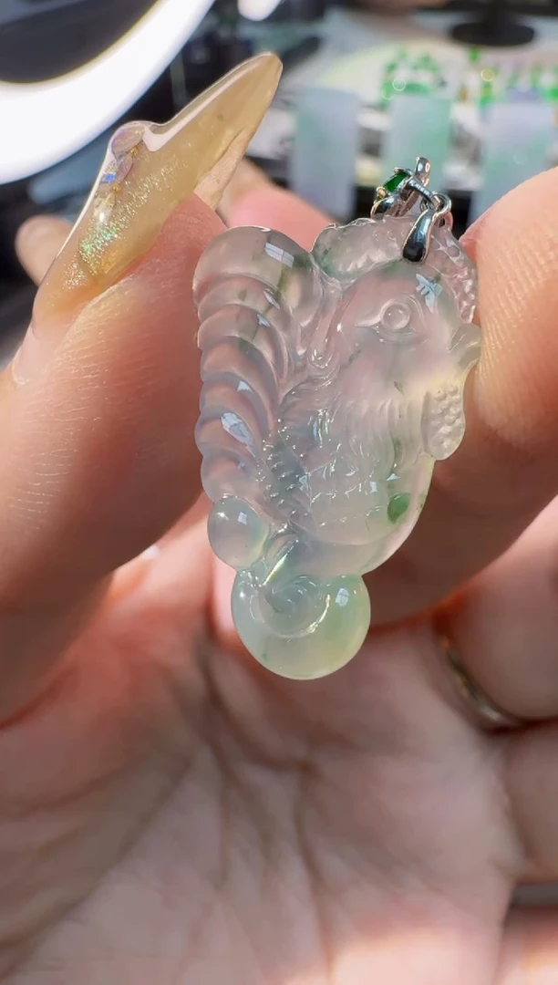 颈饰18K金镶嵌翡翠缅甸A货翡翠