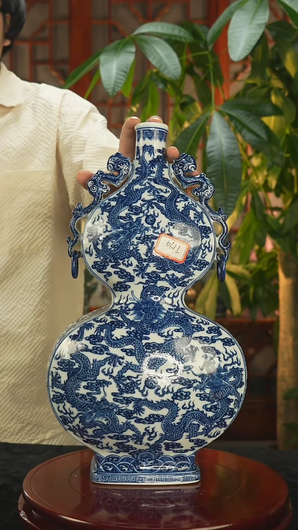 其他海****卖青花龙纹葫芦瓶一只