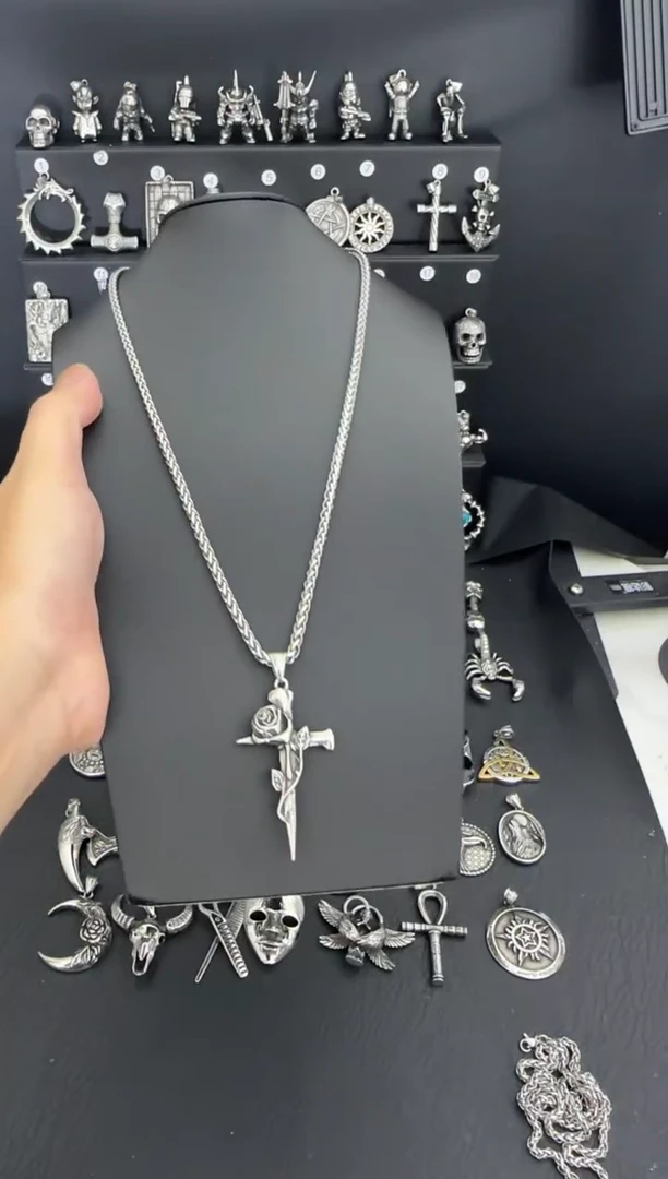 钛钢树脂十字架玫瑰花吊坠搭配龙骨项链60CM长