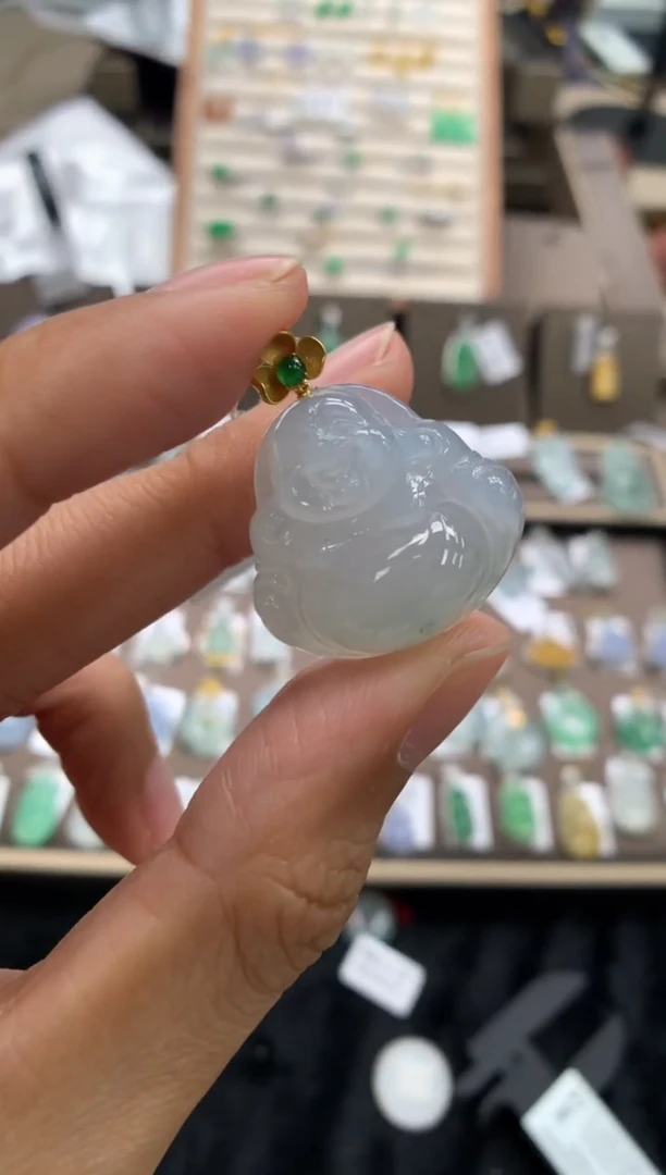颈饰18K金镶嵌翡翠佛公
