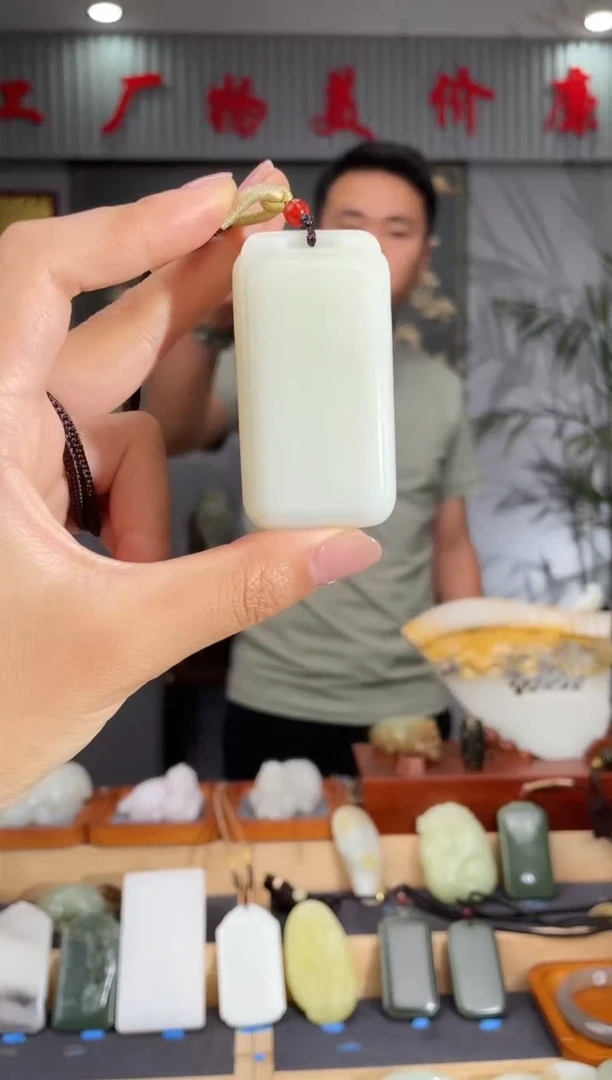 和田玉未镶嵌颈饰1