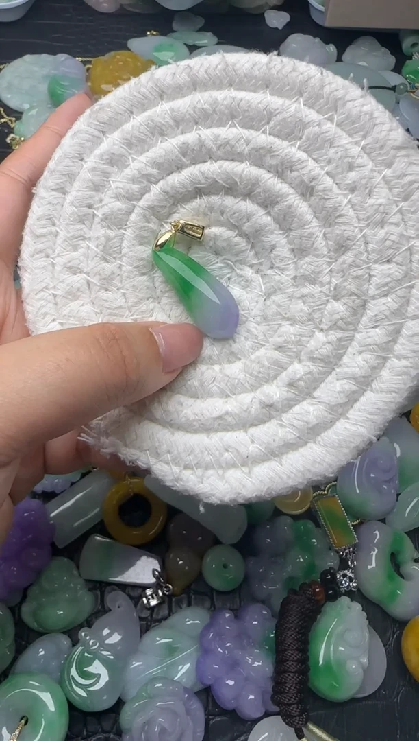 颈饰未镶嵌翡翠缅甸翡翠吊坠