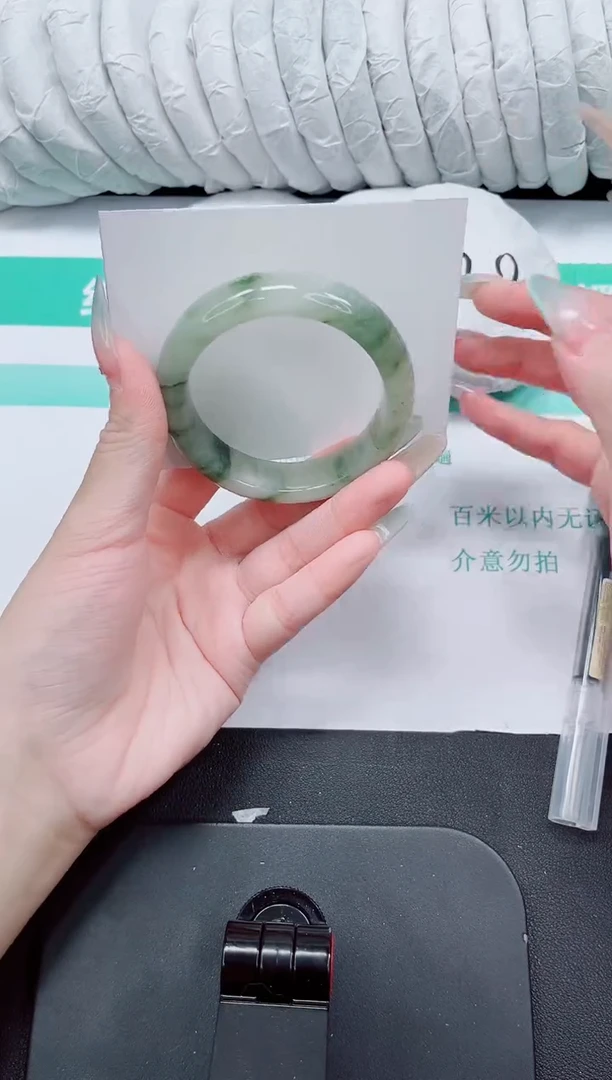 石英质玉手镯未镶嵌96