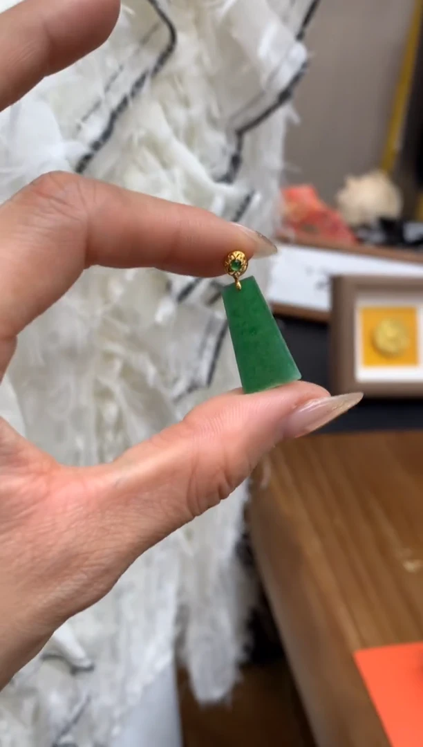 【闪购商品】翡翠颈饰18K金镶嵌无事牌