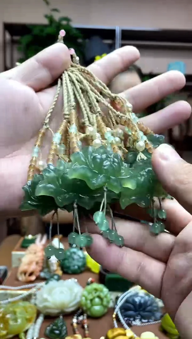 未镶嵌岫玉吊坠多样性发货发其中之一