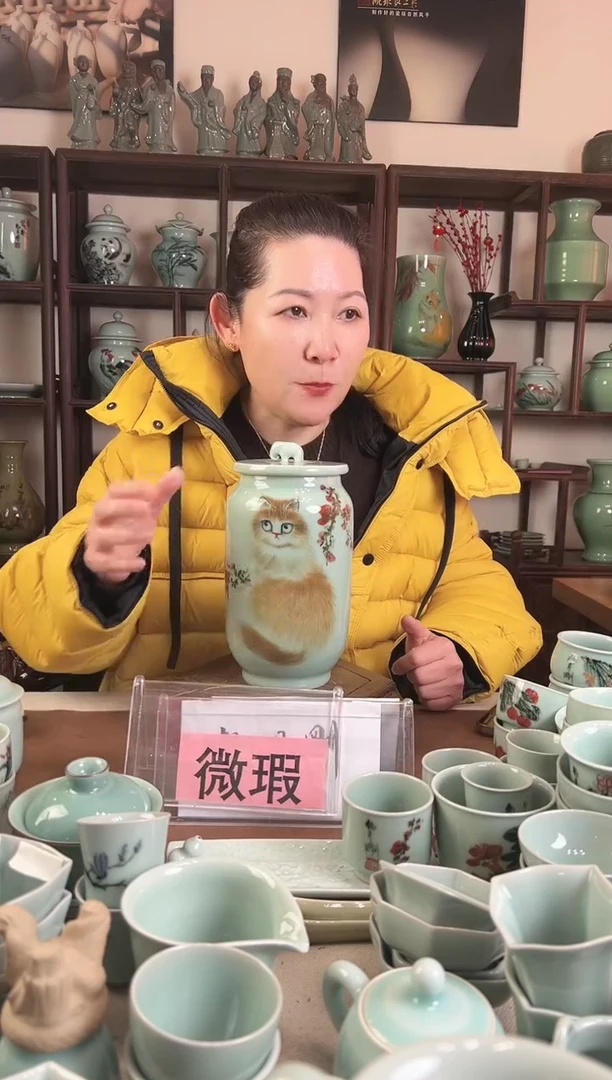 微瑕 釉中彩 猫画 盖罐（一点却釉）