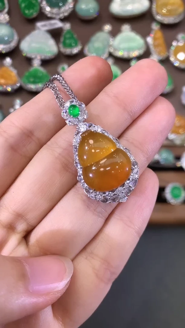 翡翠18K金镶嵌吊坠(不含链)梨*林D12